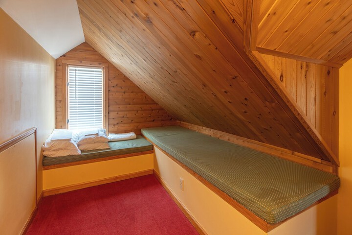 Room 74 of 100