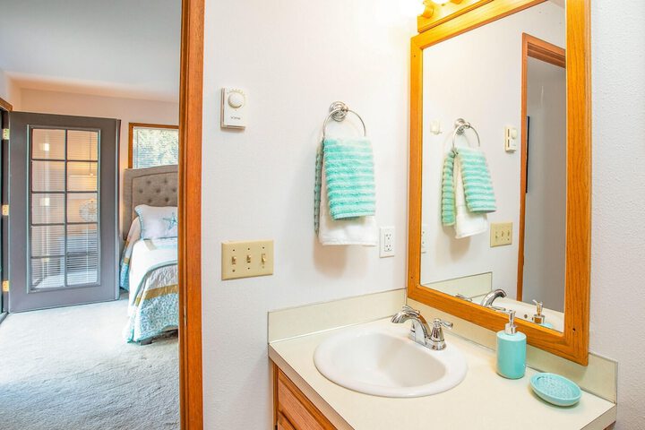 Cornet Bay Cottage in Oak Harbor