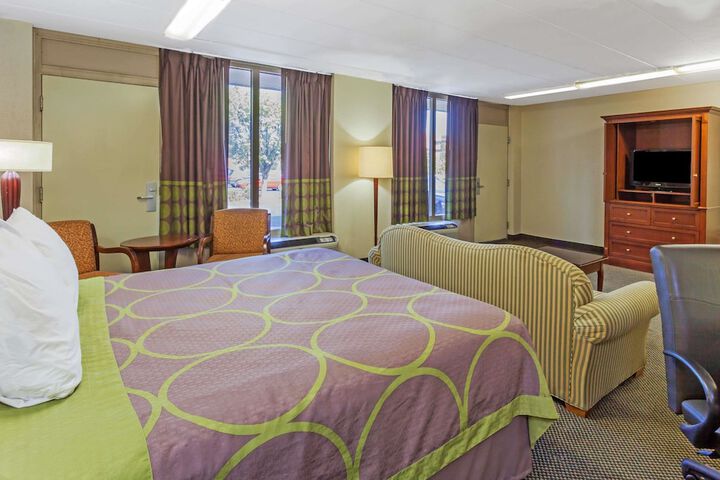 Room 12 of 23