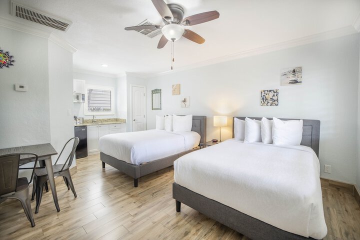 Room 32 of 44