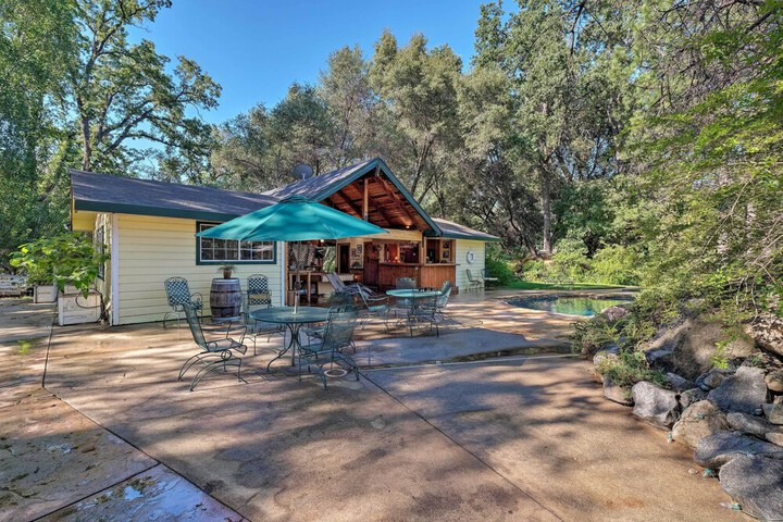 Sonora Home on 10 Resort Acres w / Shared Pool!