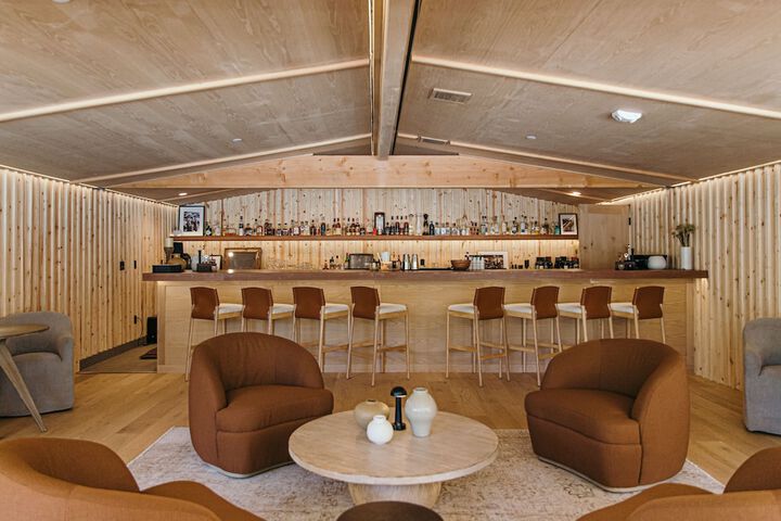 Lounge 134 of 212