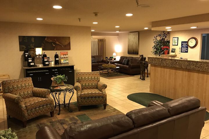 Monument Inn & Suites