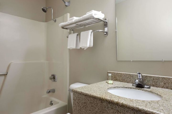Room 16 of 25