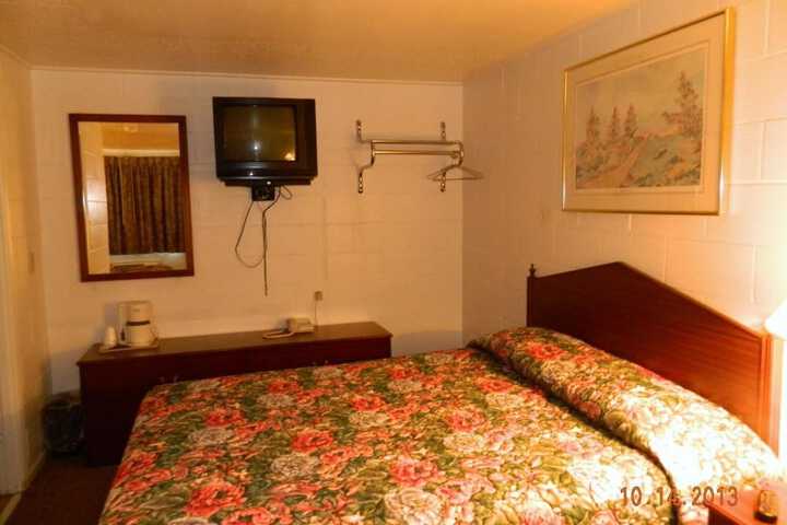 Room 9 of 12