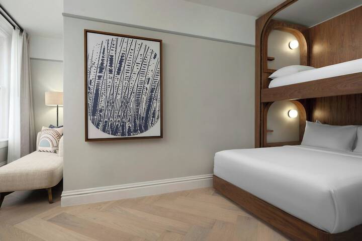 Room 52 of 131