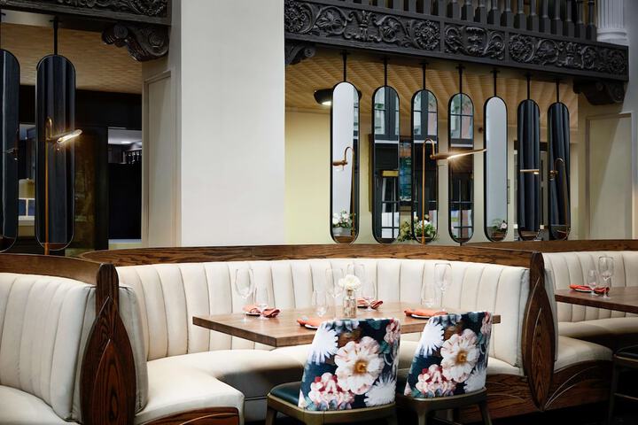 Lounge 66 of 71