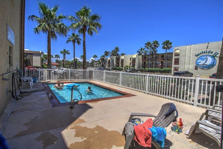 Pool 2 of 29