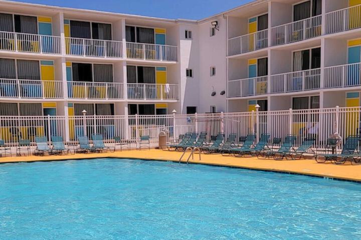Pool 6 of 35