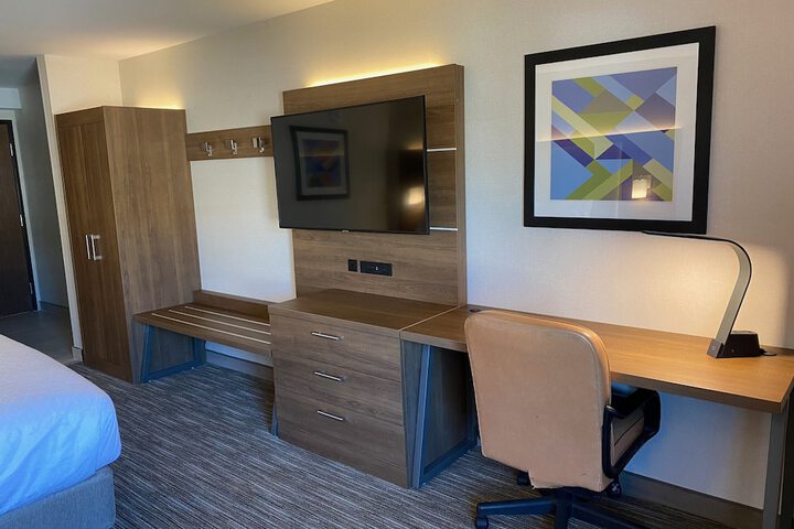 Room 6 of 50