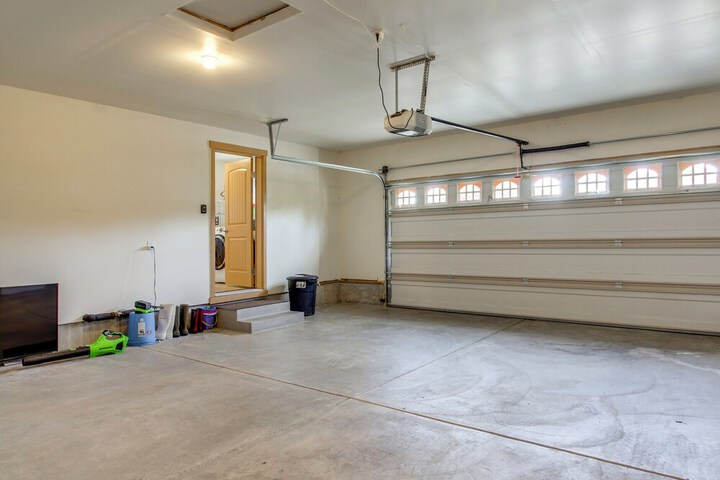 Spacious Bandon Getaway - 2 Blocks to Ocean!