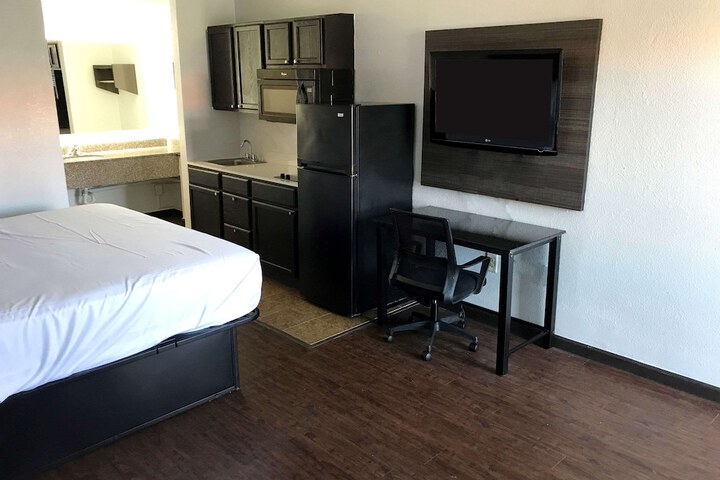 Room 13 of 21