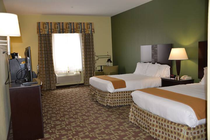 Room 32 of 47