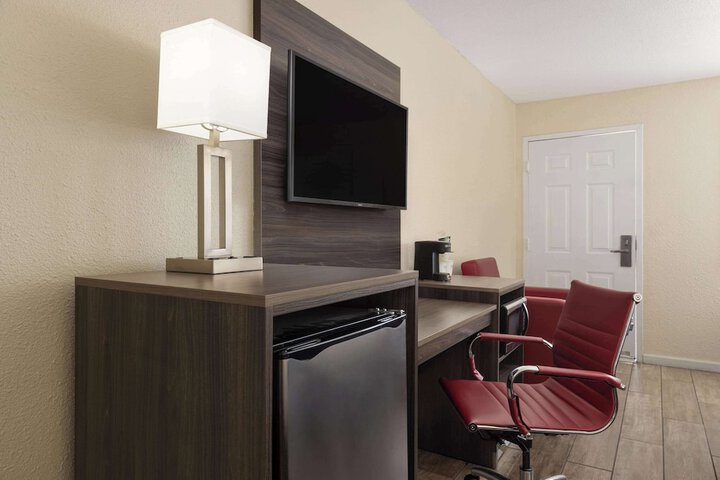 Room 42 of 57