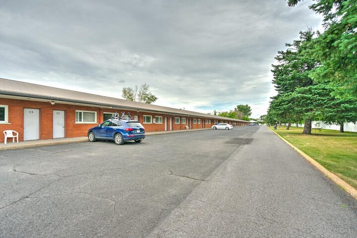 Motel R-100