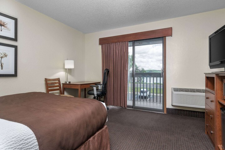 AmericInn by Wyndham Lake City