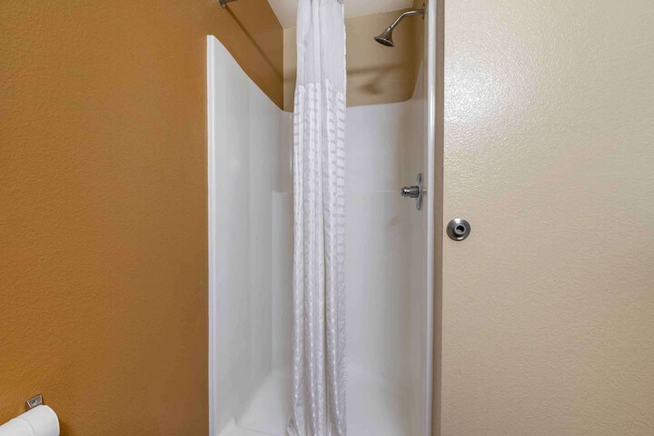 Room 15 of 25