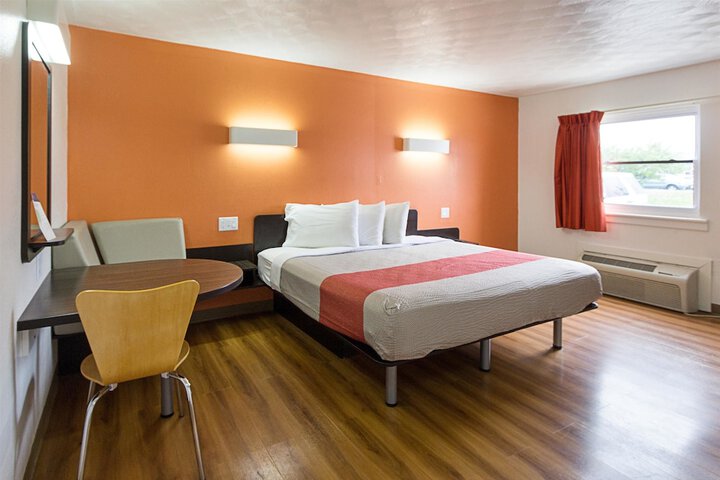 Room 21 of 32