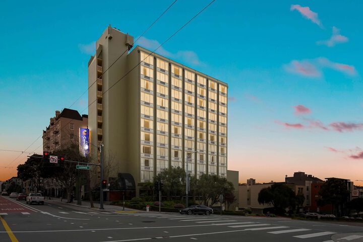 Hotel 5 of 77