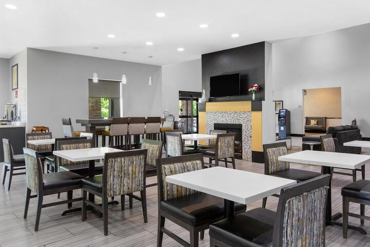 Best Western Plus Regency Park