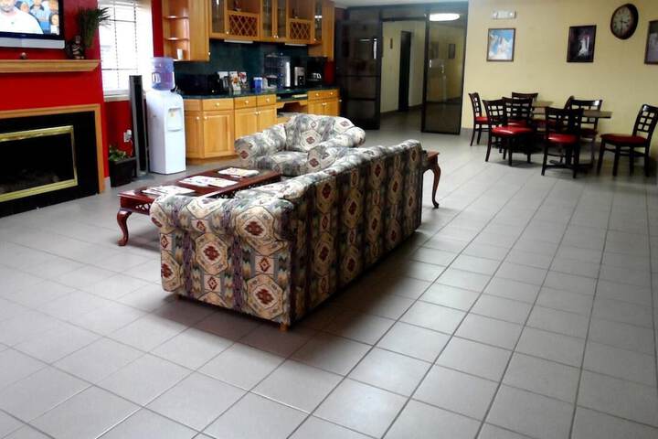 Room 11 of 27