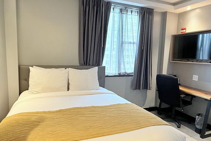 Room 12 of 48