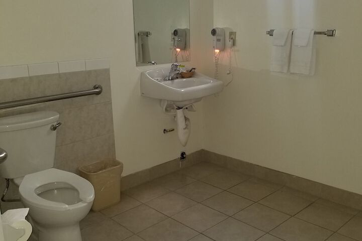 Room 10 of 24