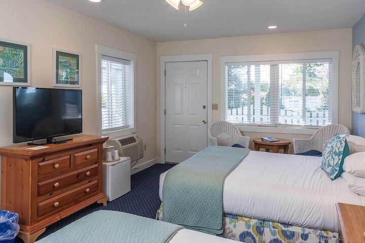 Glen Cove Inn & Suites