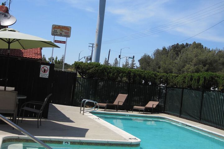 Pool 12 of 35