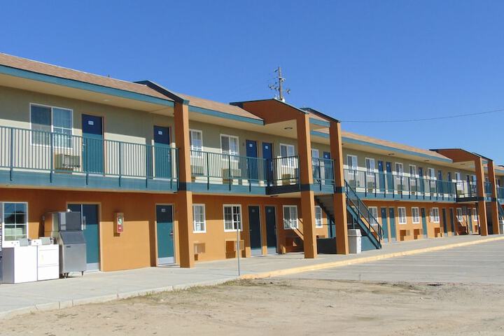 Corcoran Country Inn