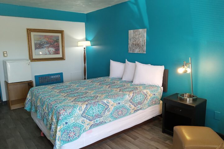 Room 33 of 64