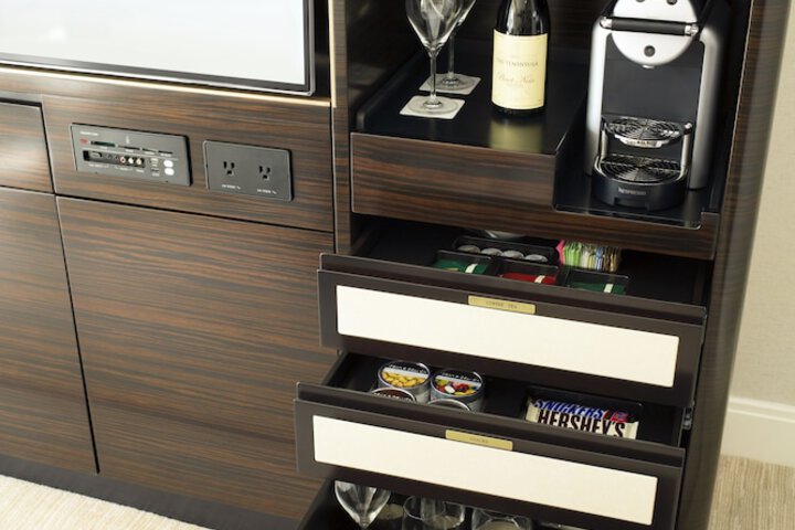 Lounge 49 of 66