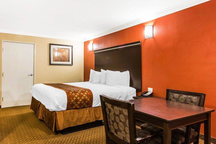 Room 21 of 32
