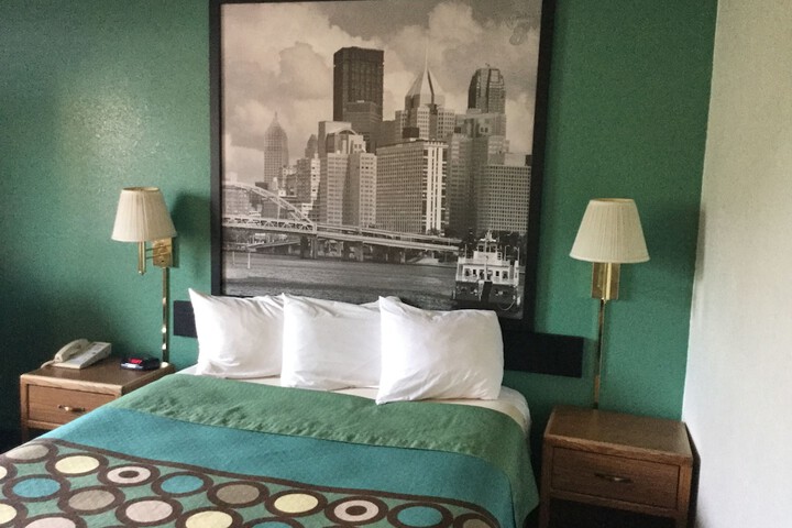 Room 9 of 34