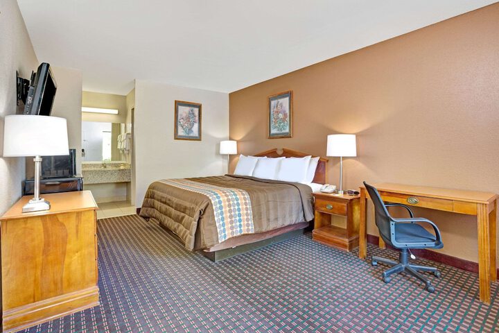 Room 13 of 20