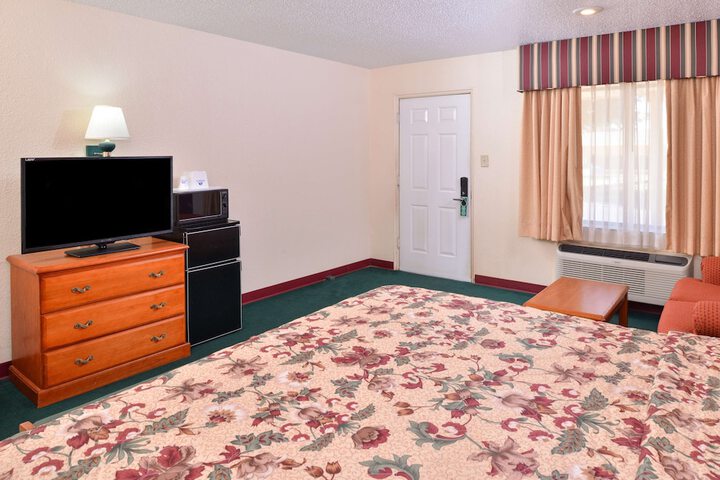 Room 27 of 43