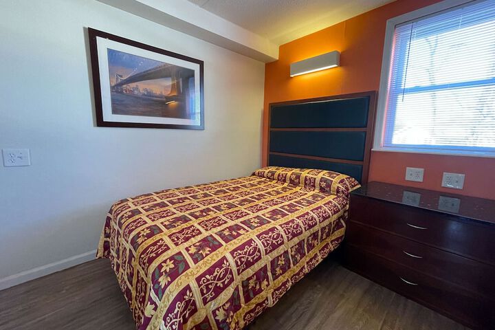 Room 8 of 13
