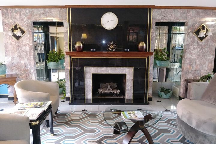 Bellevue Hotel & Suites