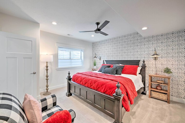 Vibrant Chic Home 20 Mi to Salt Lake City!