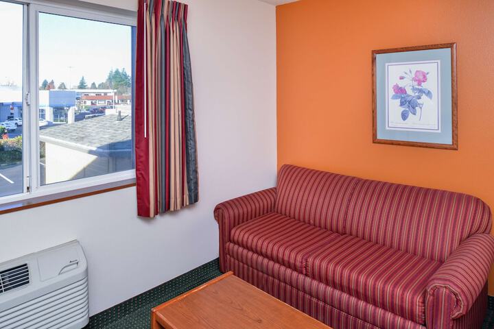 Travelodge Suites by Wyndham Newberg