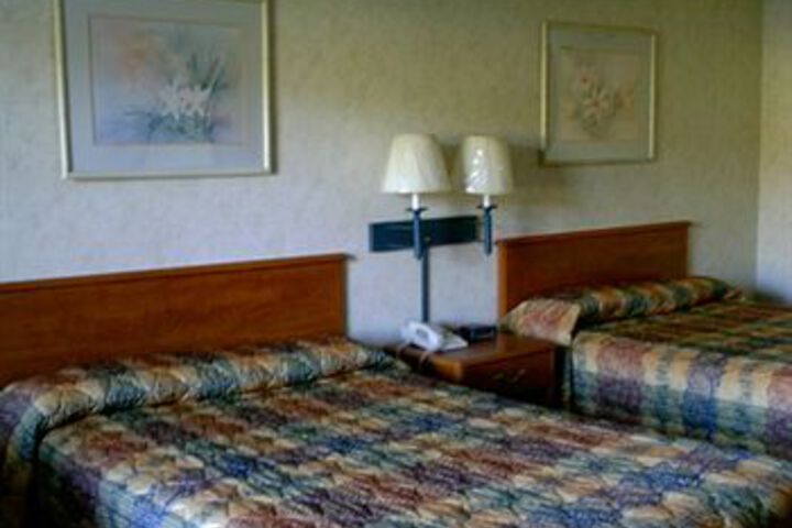 Campton Parkway Inn