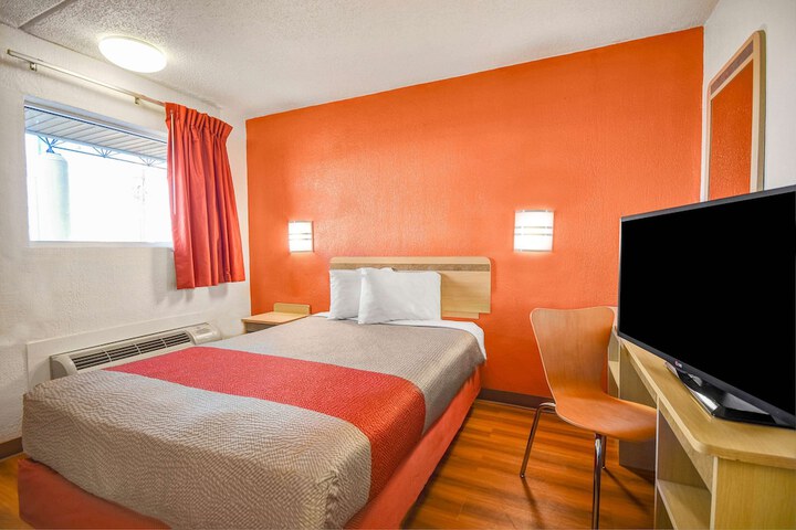 Room 32 of 34