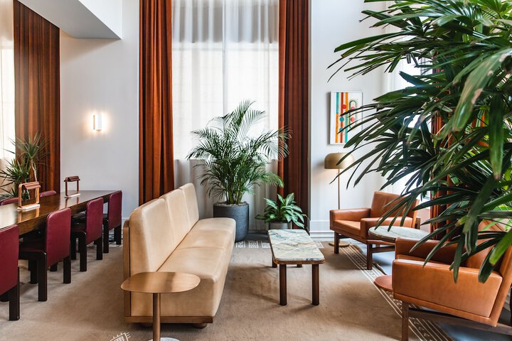 Hu. Hotel