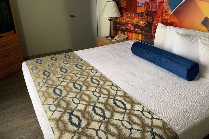 Room 8 of 13