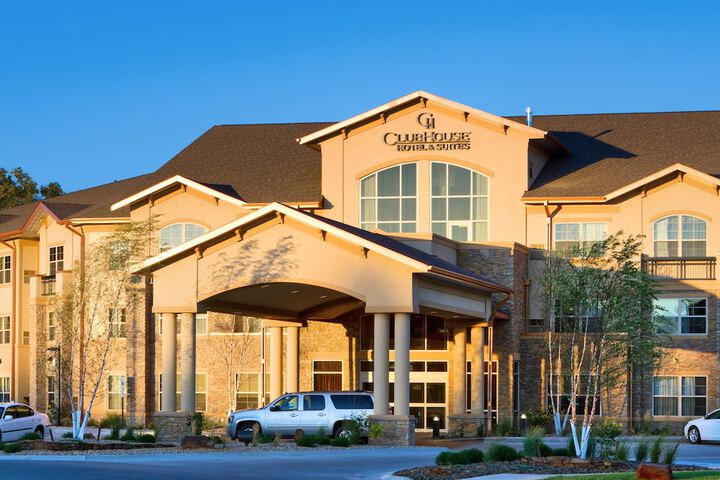 Clubhouse Hotel & Suites Pierre