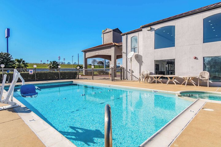 Pool 8 of 39