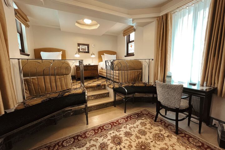 Room 15 of 124