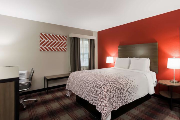 Room 17 of 33