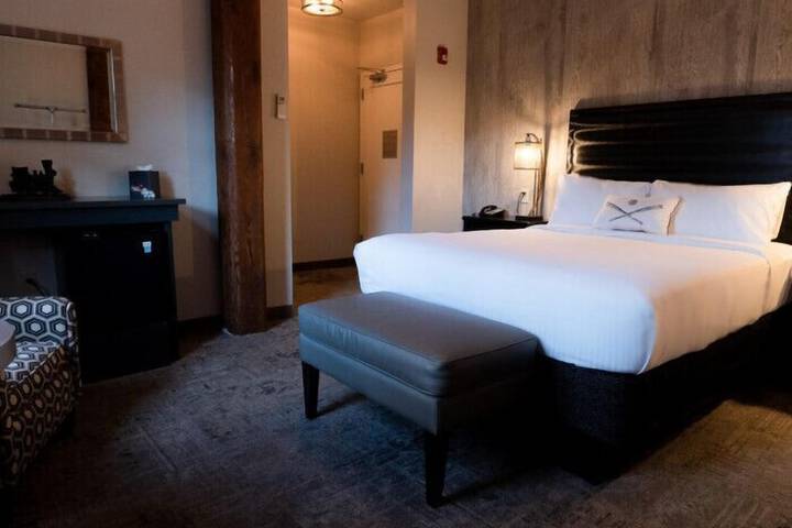 Room 25 of 32