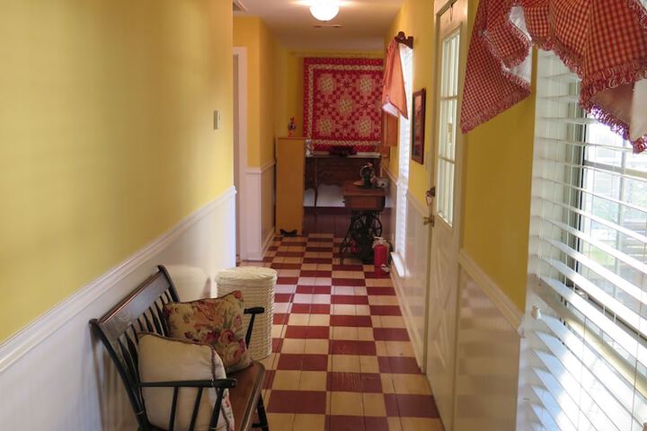 Ballroom/Hall 67 of 72